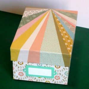 Boîte PM en carton décor origami