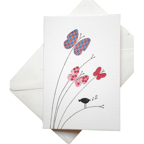 carte aux papillons en papiers imprimés